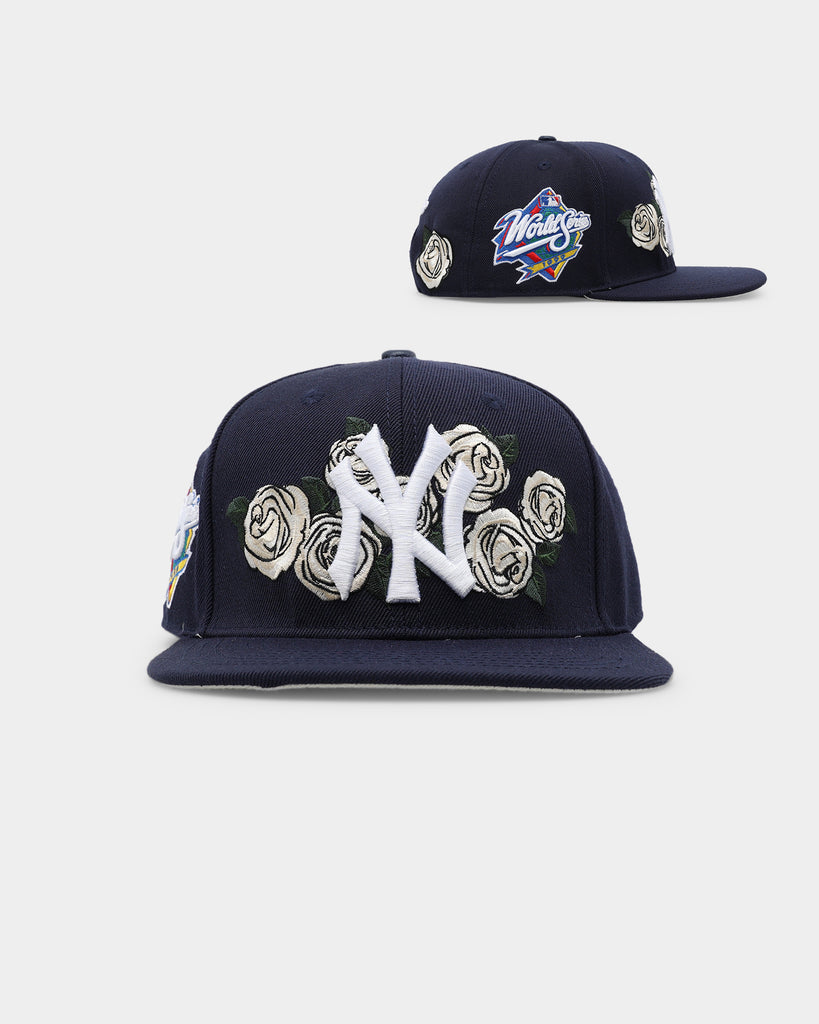 Pro Standard New York Yankees Roses Snapback Hat (White)