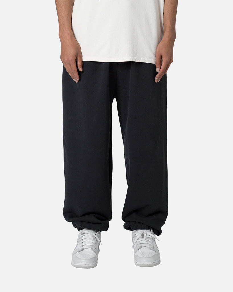 MNML Baggy Sweatpants Black | Culture Kings US