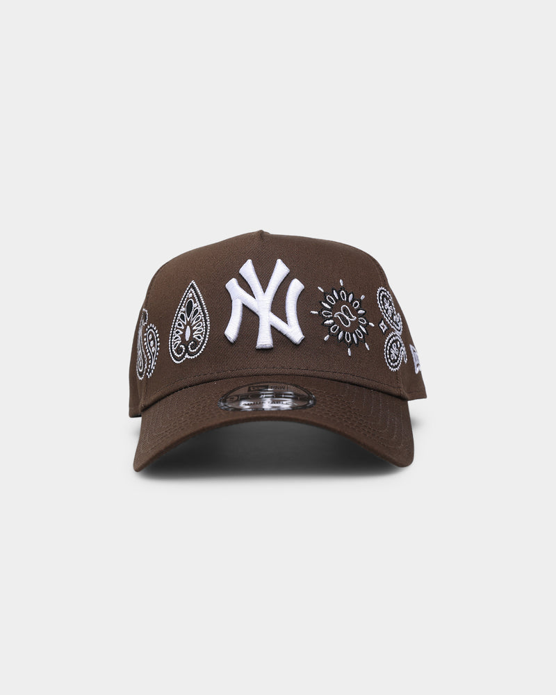 New Era New York Yankees 'Paisley Logo' 9FORTY A-Frame Snapback Espres |  Culture Kings US